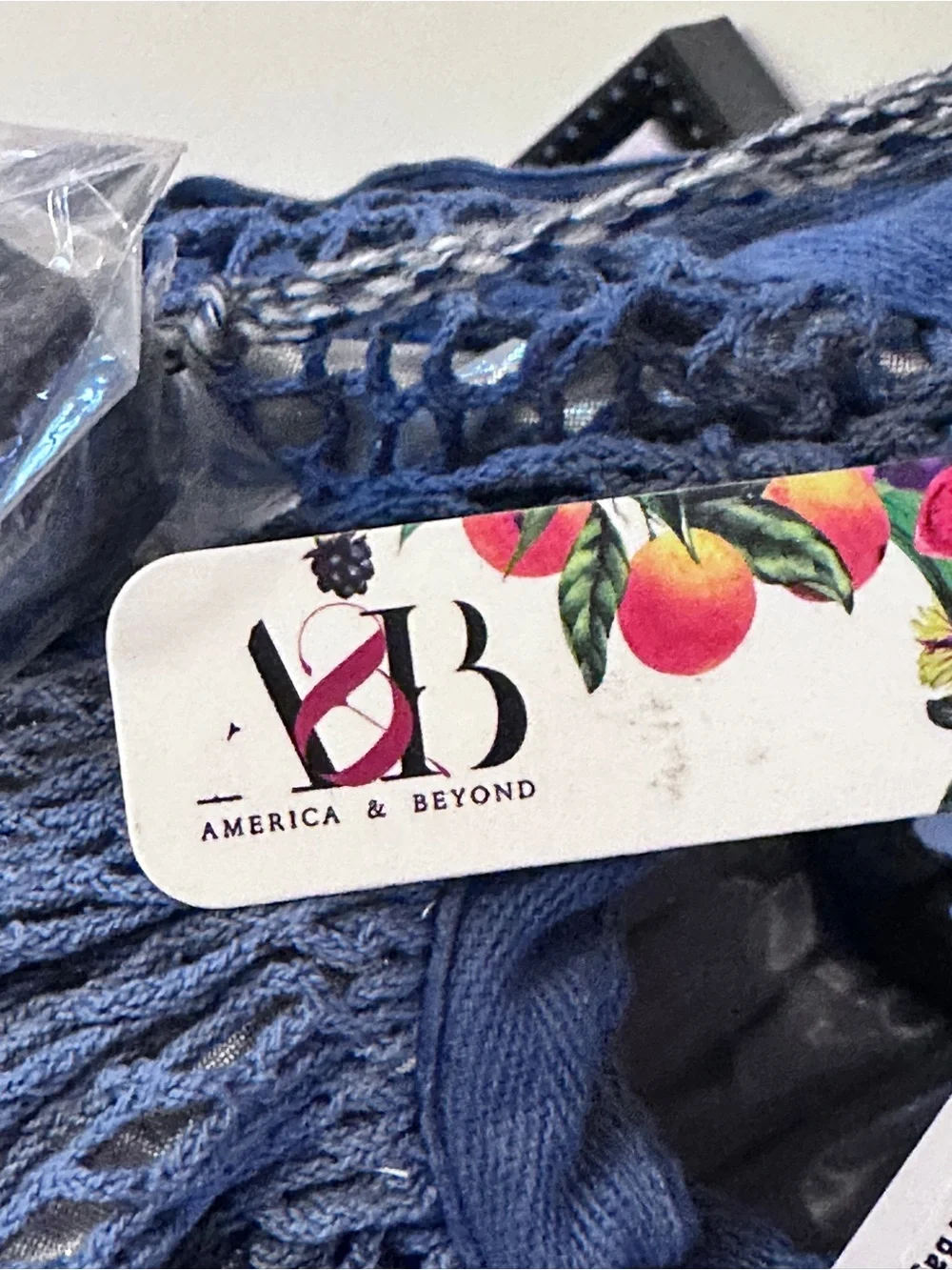 NWT - the America & Beyond Fishnet Handheld Tote Bag.